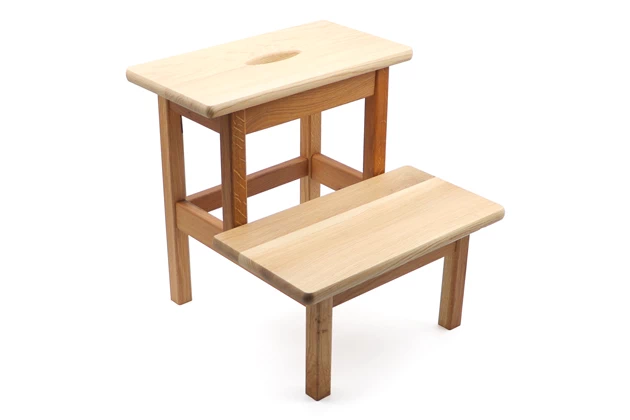 Fából készült kétlépcsős létra