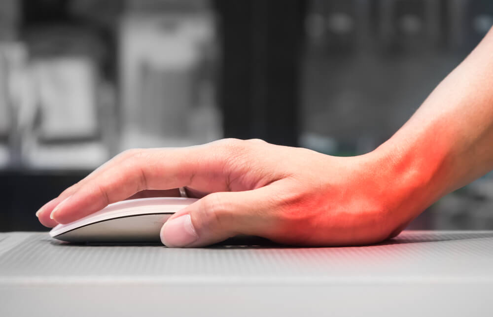 A kéztőalagút szindróma hosszú távú számítógépnél végzett munka során fordul elő