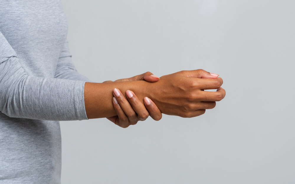 A csuklófájdalom a kéztőalagút szindróma egyik fő tünete